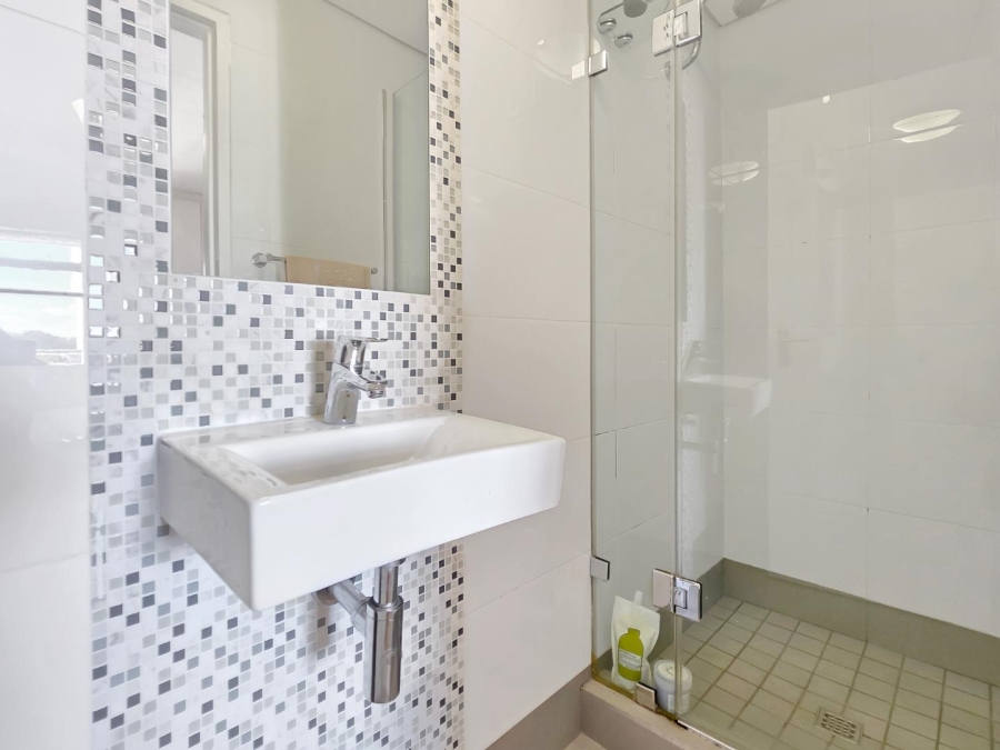 2 Bedroom Property for Sale in Vredehoek Western Cape